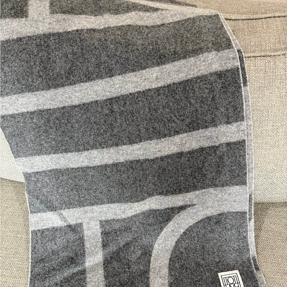 Authentic Toteme Monogram Scarf - image 5